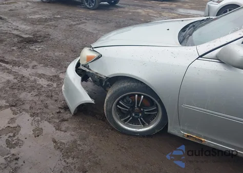 2002 Toyota Camry Le z USA, uszkodzony, nr VIN 4T1BE32K92U012701